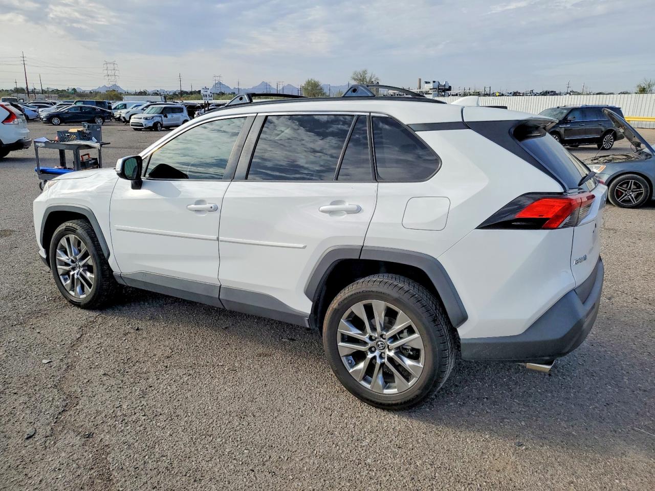 2019 TOYOTA RAV4 XLE PREMIUM photo 2