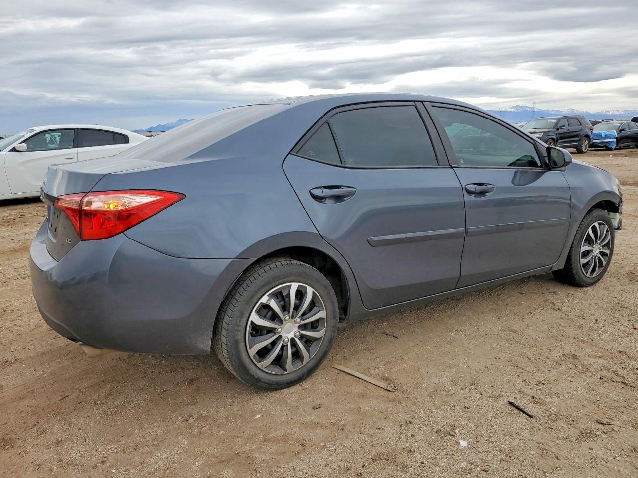 2018 TOYOTA COROLLA L photo 3