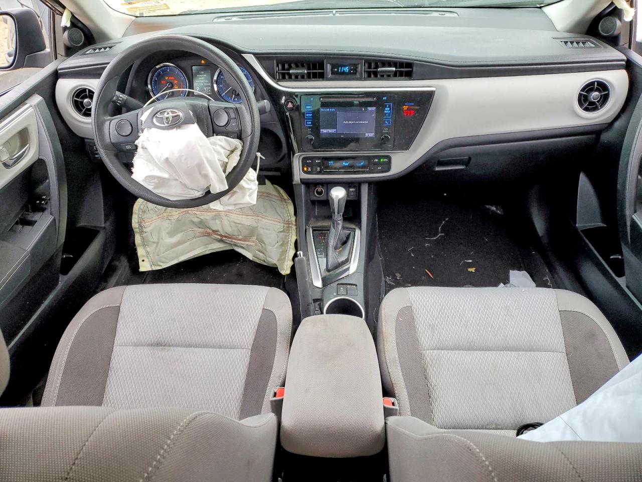 2018 TOYOTA COROLLA L photo 8