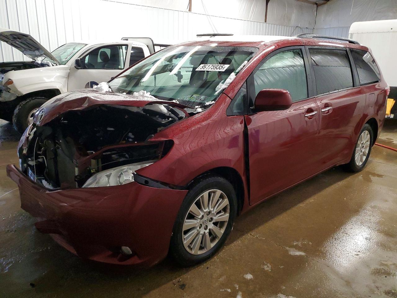 2015 TOYOTA SIENNA
