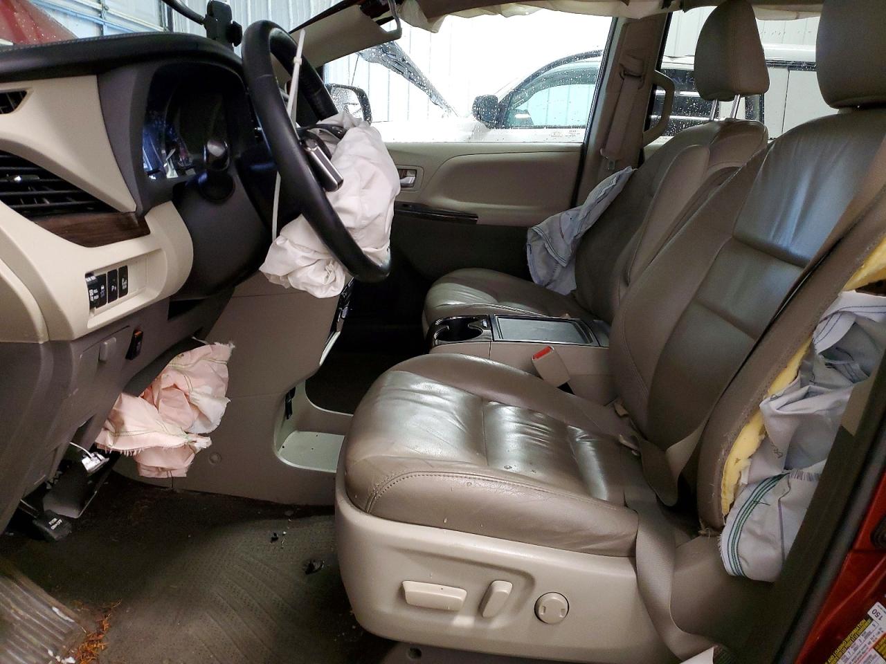 2015 TOYOTA SIENNA XLE photo 7