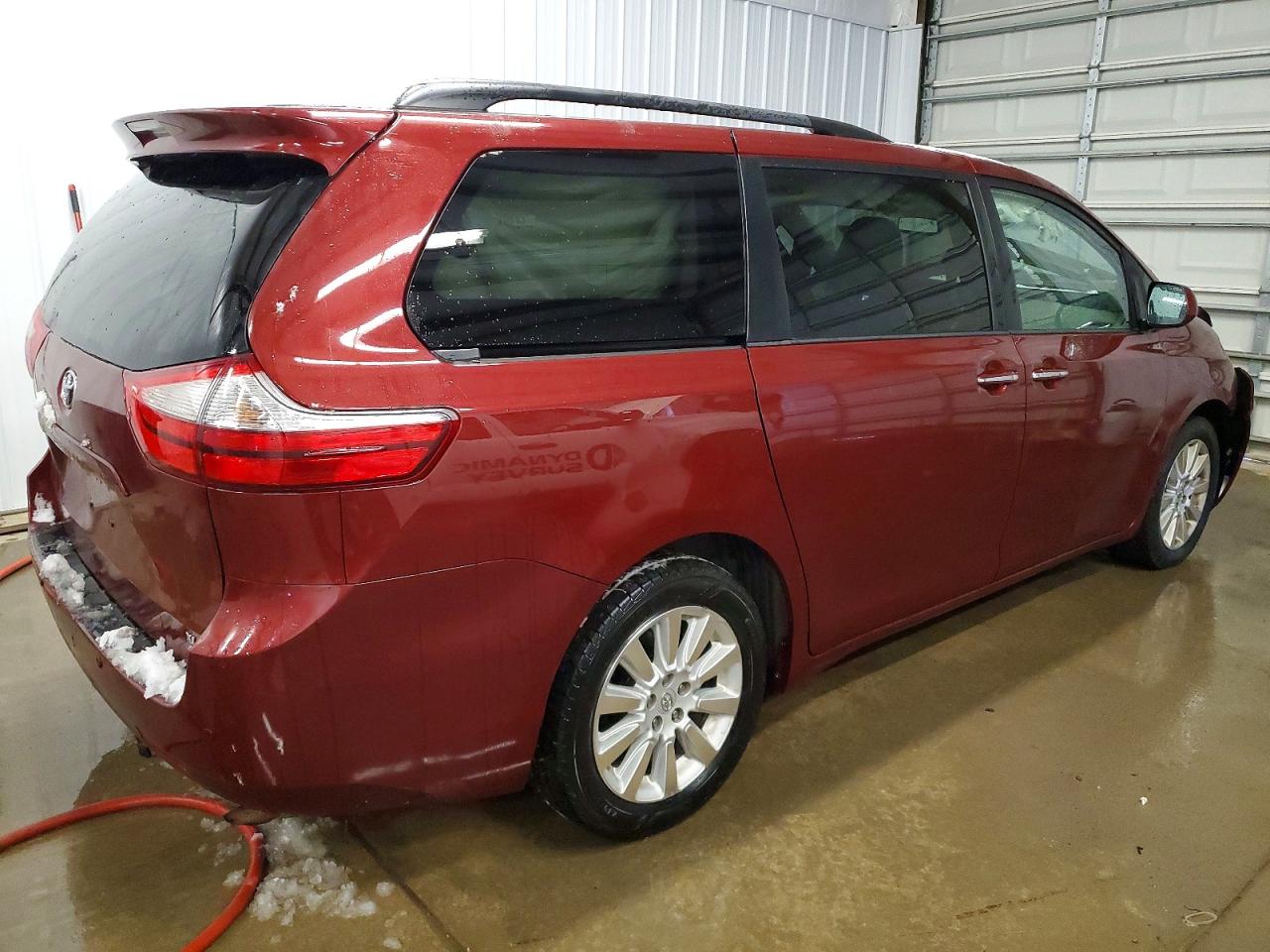 2015 TOYOTA SIENNA XLE photo 3