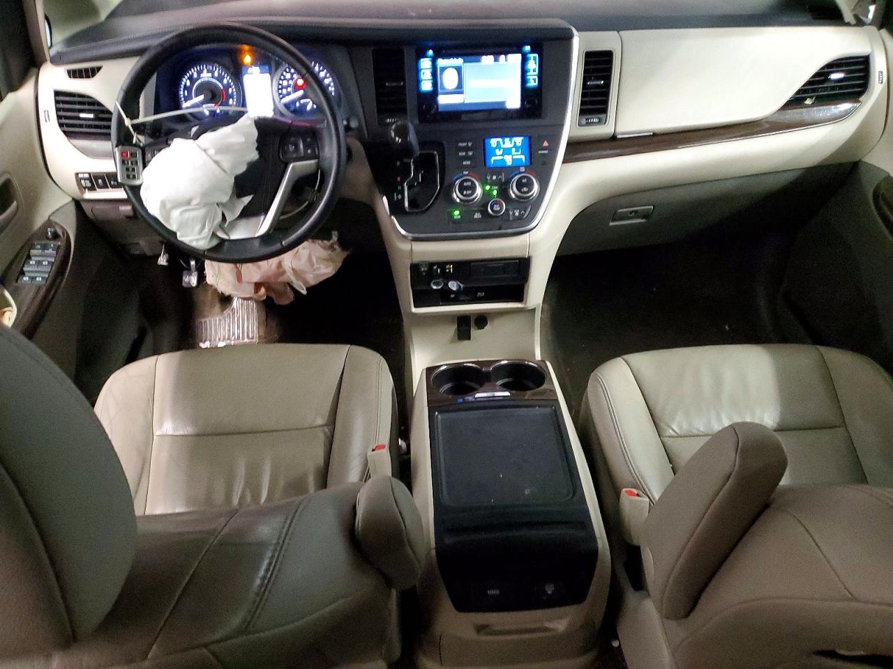 2015 TOYOTA SIENNA XLE photo 8