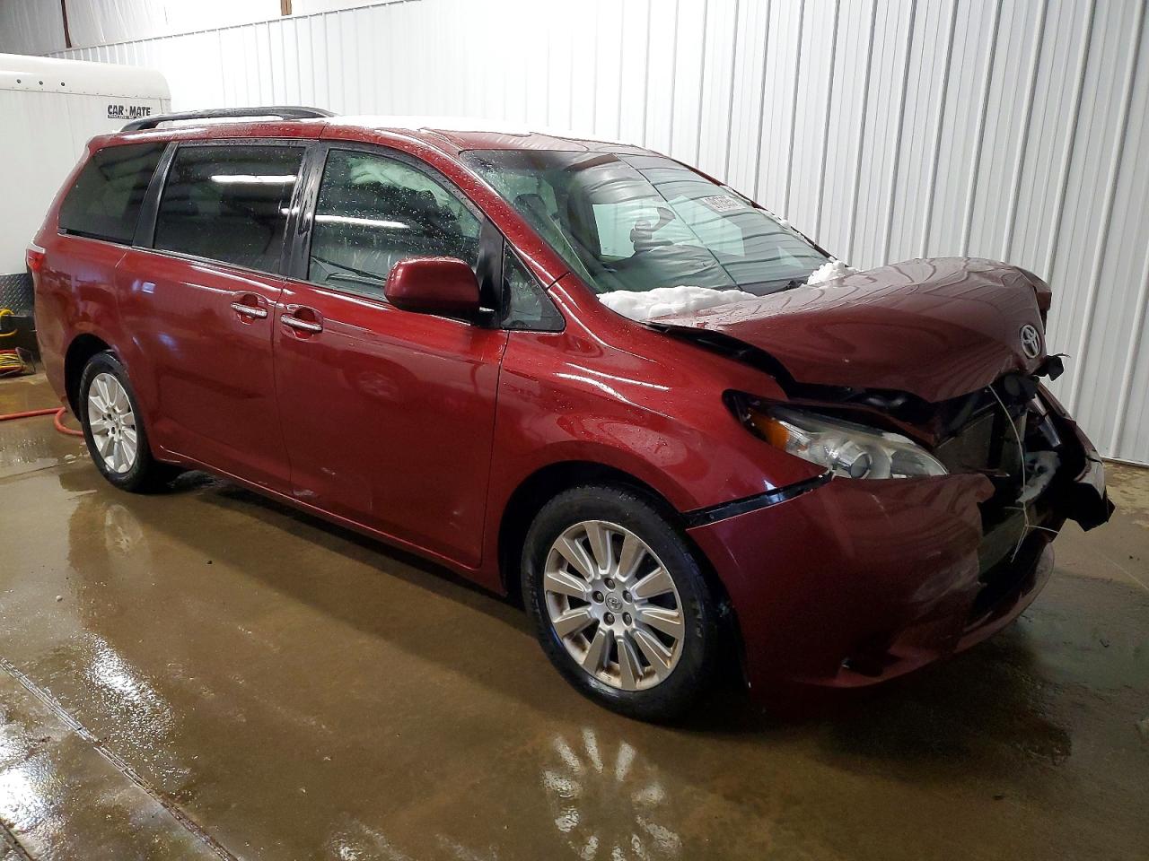 2015 TOYOTA SIENNA XLE photo 4