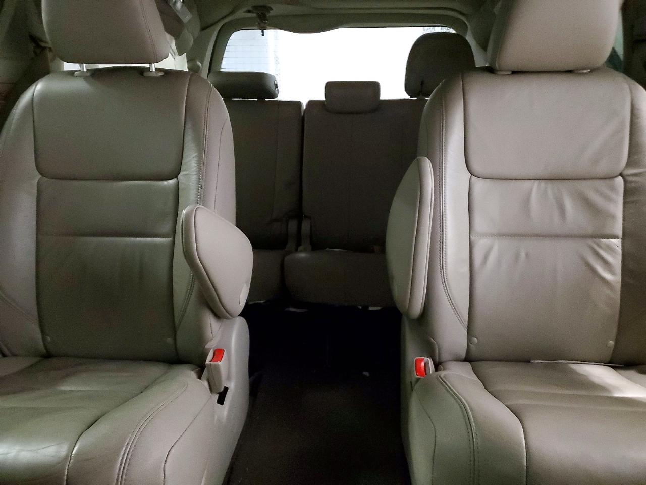2015 TOYOTA SIENNA XLE photo 10