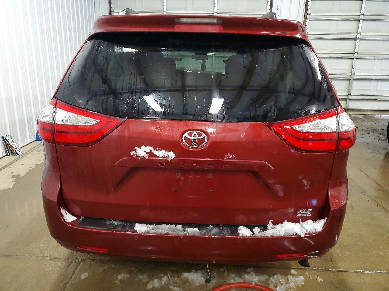 2015 TOYOTA SIENNA XLE photo 6