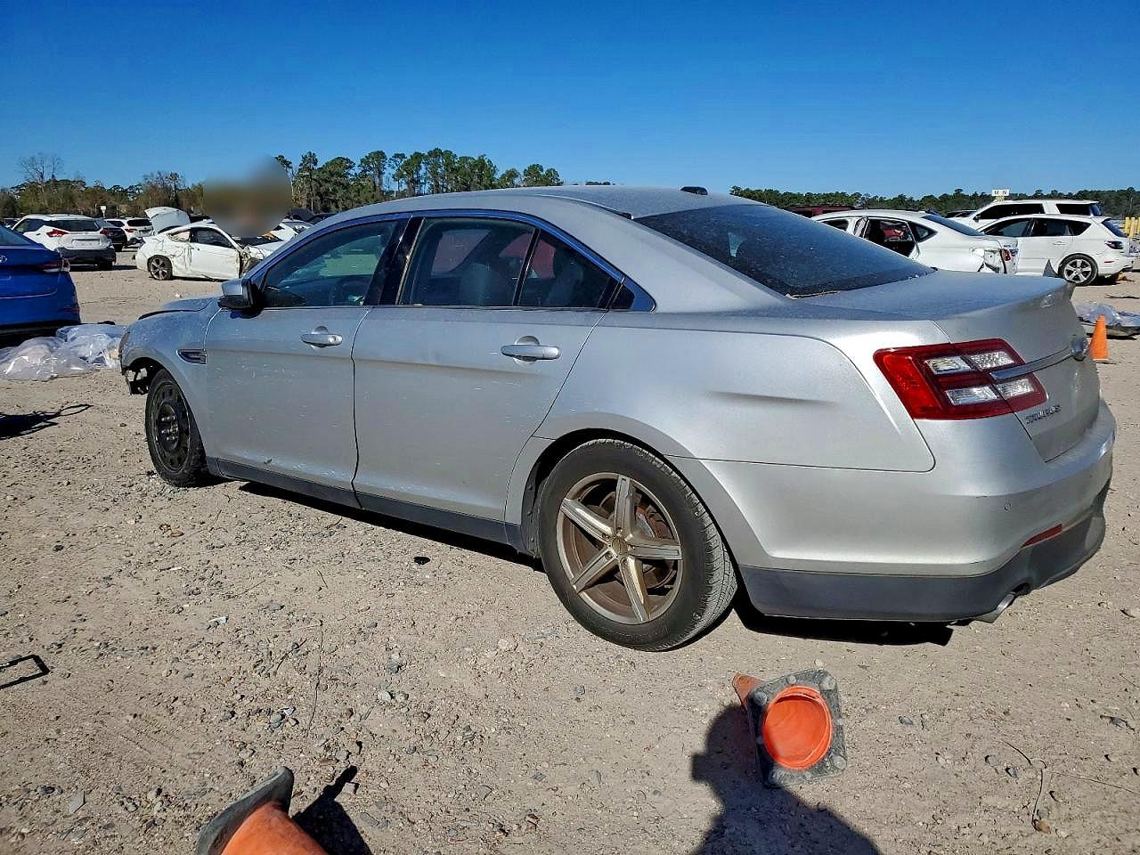 2015 FORD TAURUS SEL photo 2