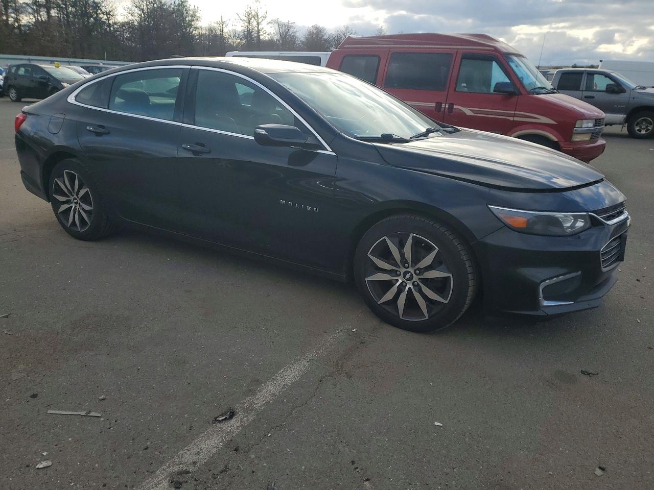 2017 CHEVROLET MALIBU LT photo 4