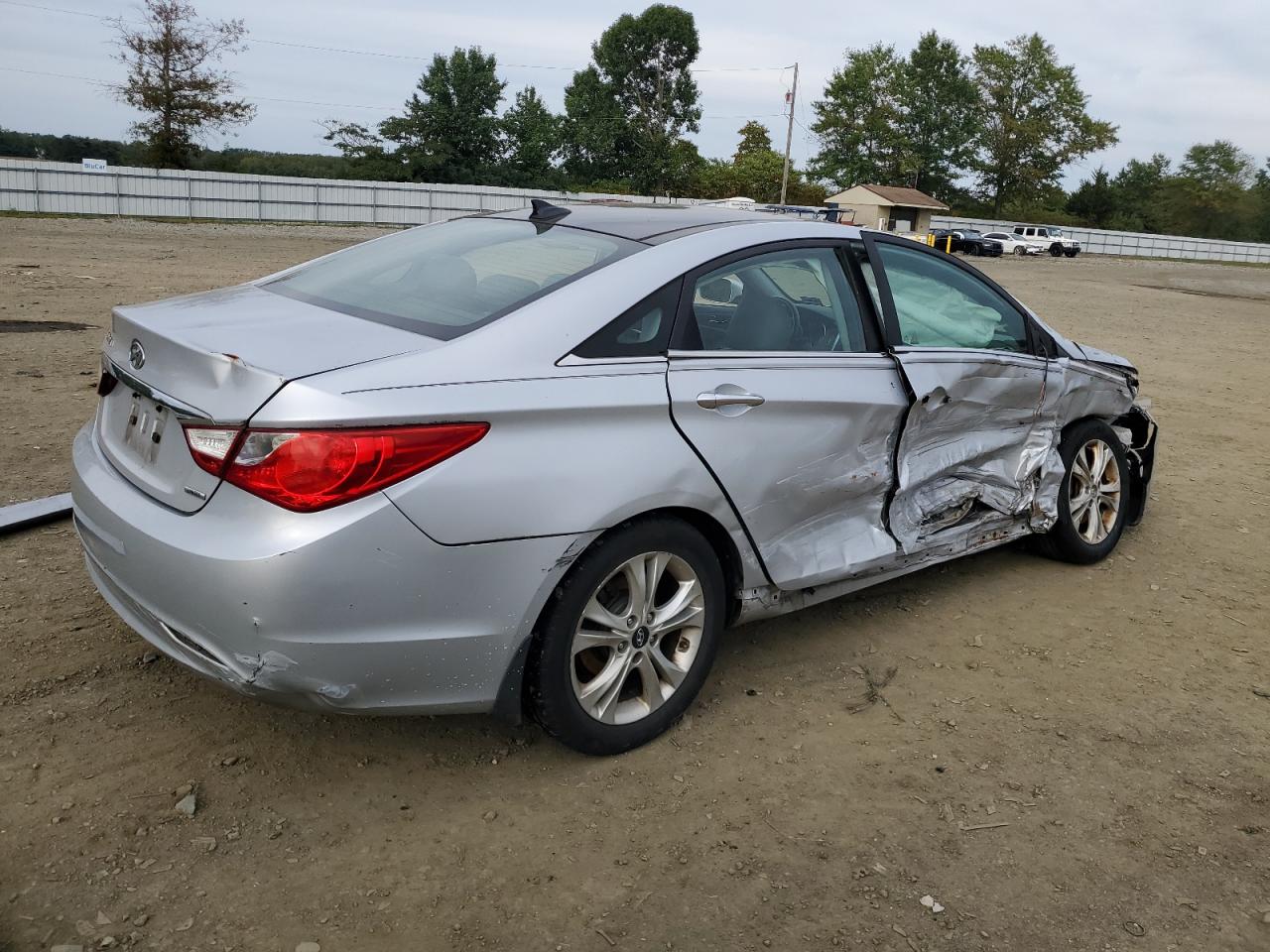 2012 HYUNDAI SONATA SE photo 3