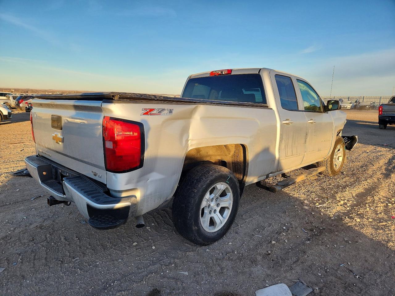 2017 CHEVROLET SILVERADO K1500 LT photo 5