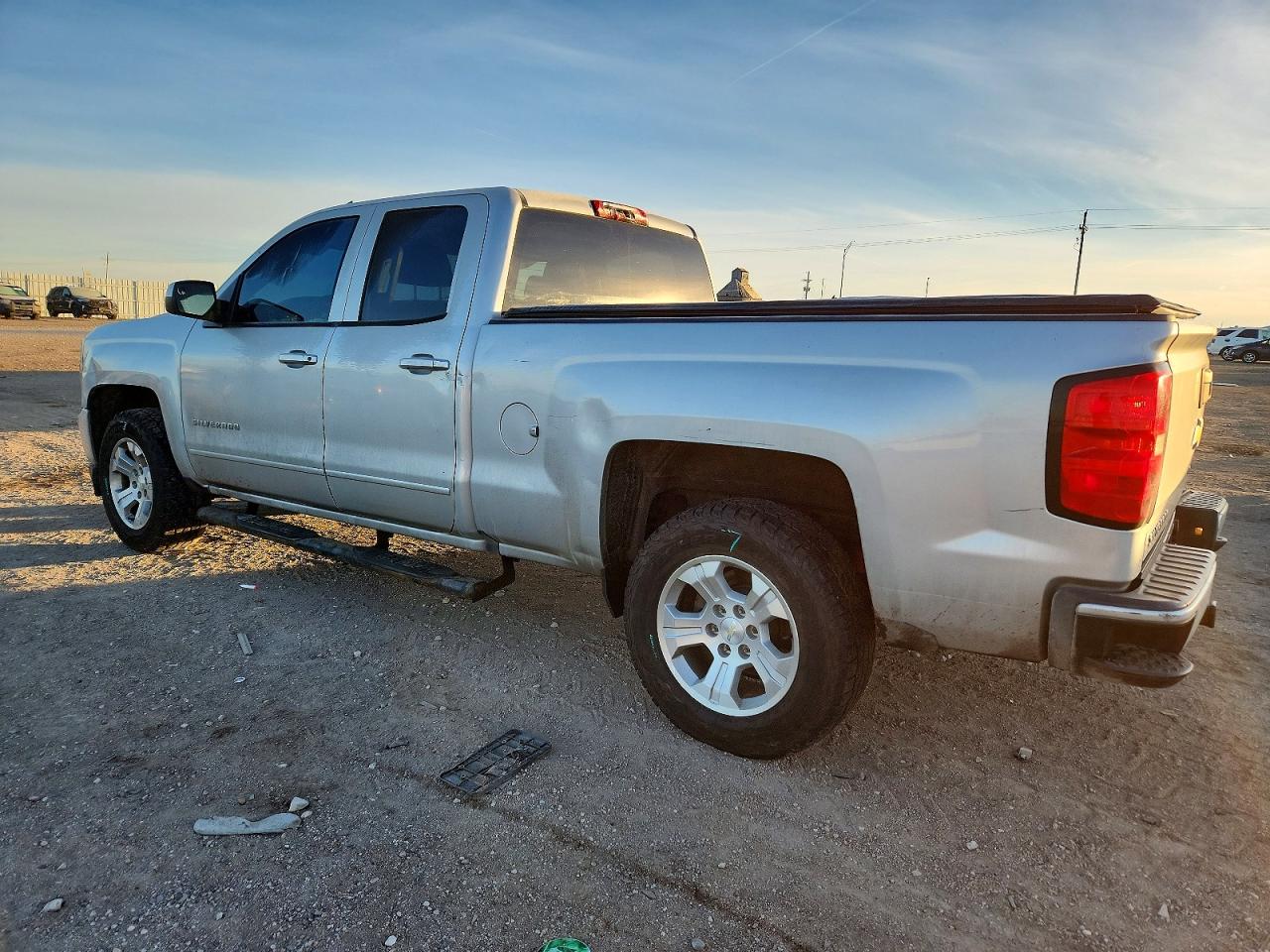 2017 CHEVROLET SILVERADO K1500 LT photo 3