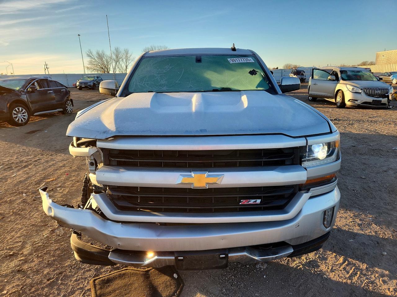 2017 CHEVROLET SILVERADO K1500 LT photo 9