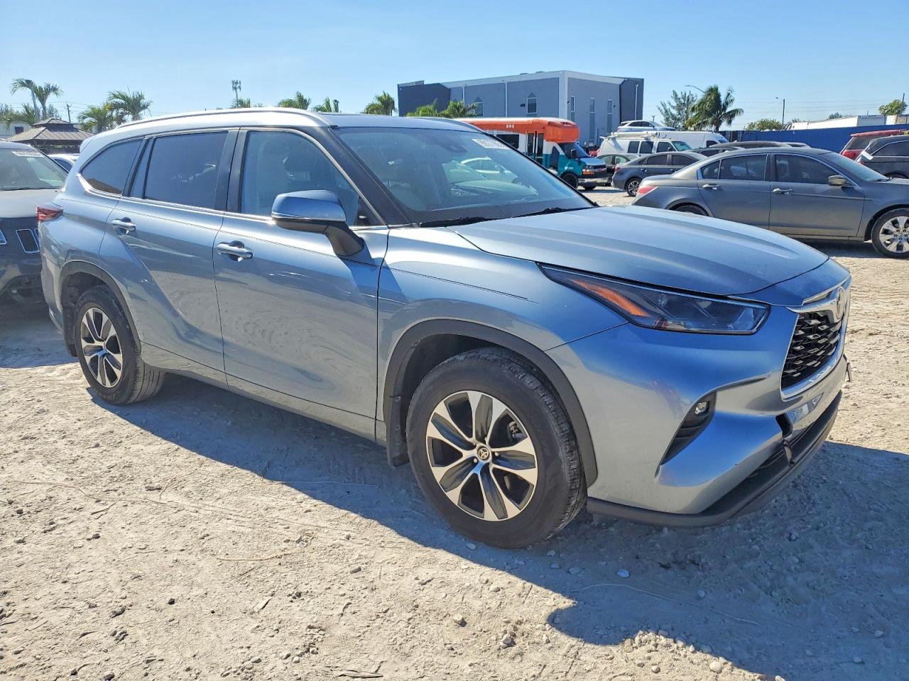 2024 TOYOTA HIGHLANDER LE photo 4