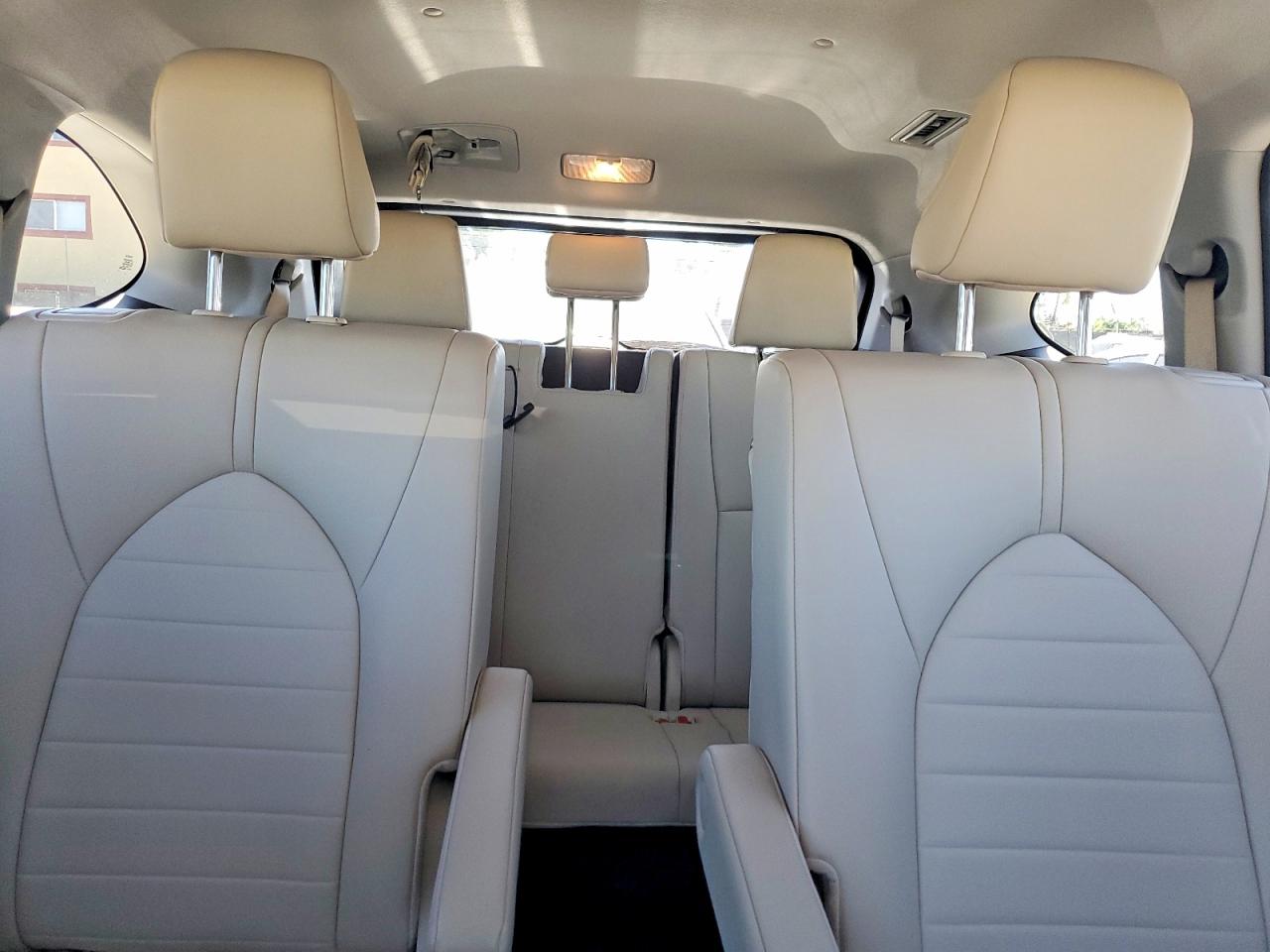 2024 TOYOTA HIGHLANDER LE photo 10