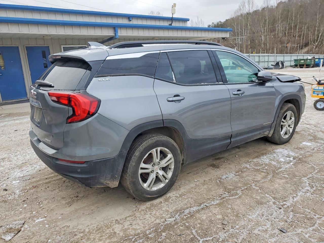 2018 GMC TERRAIN SLE photo 3