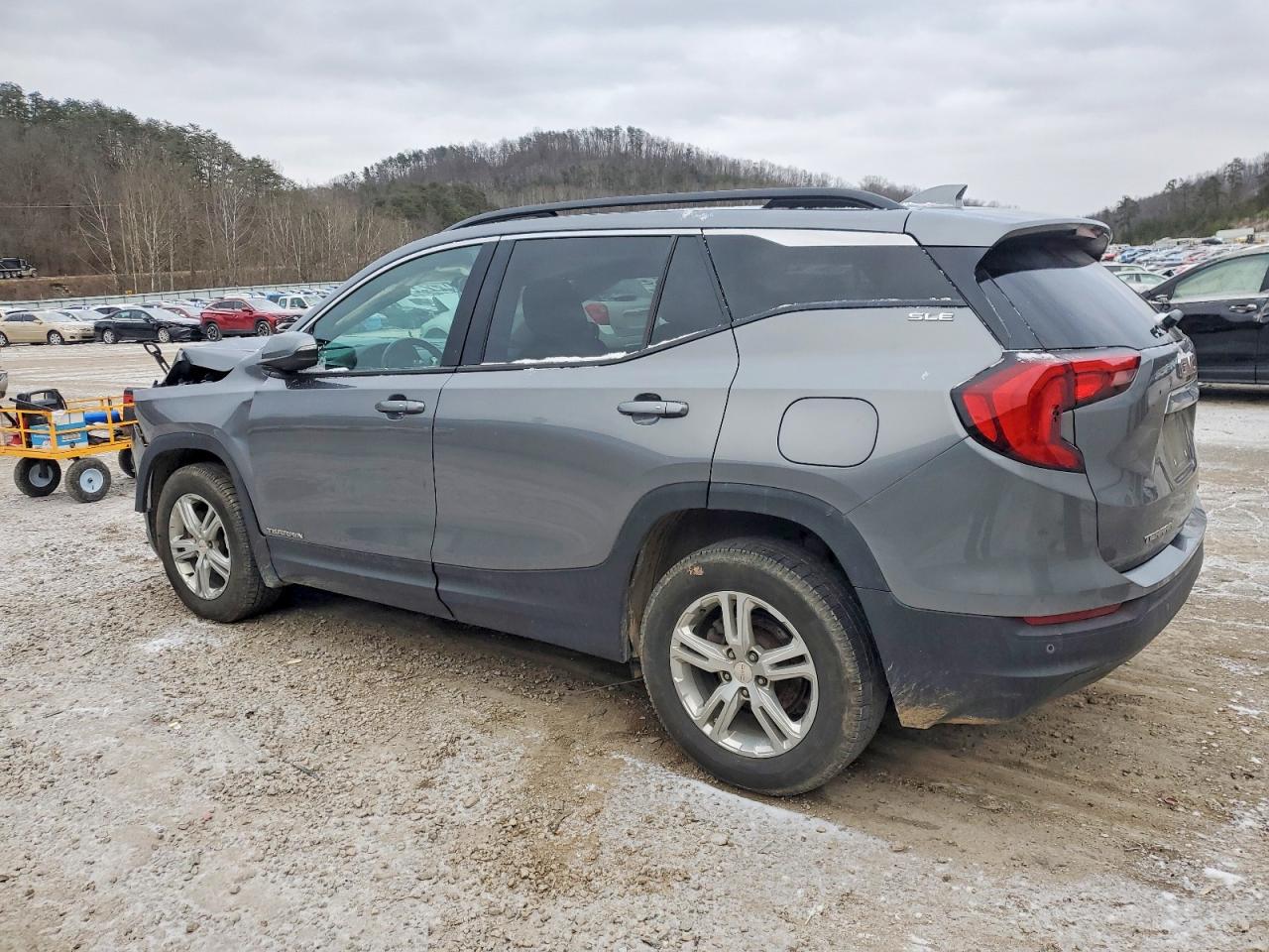 2018 GMC TERRAIN SLE photo 2