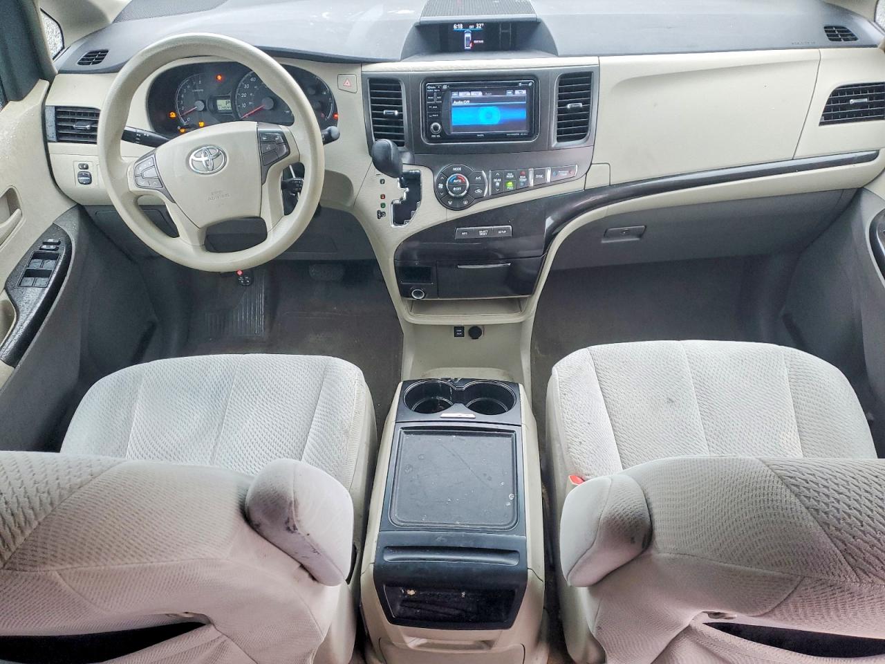 2013 TOYOTA SIENNA LE photo 8