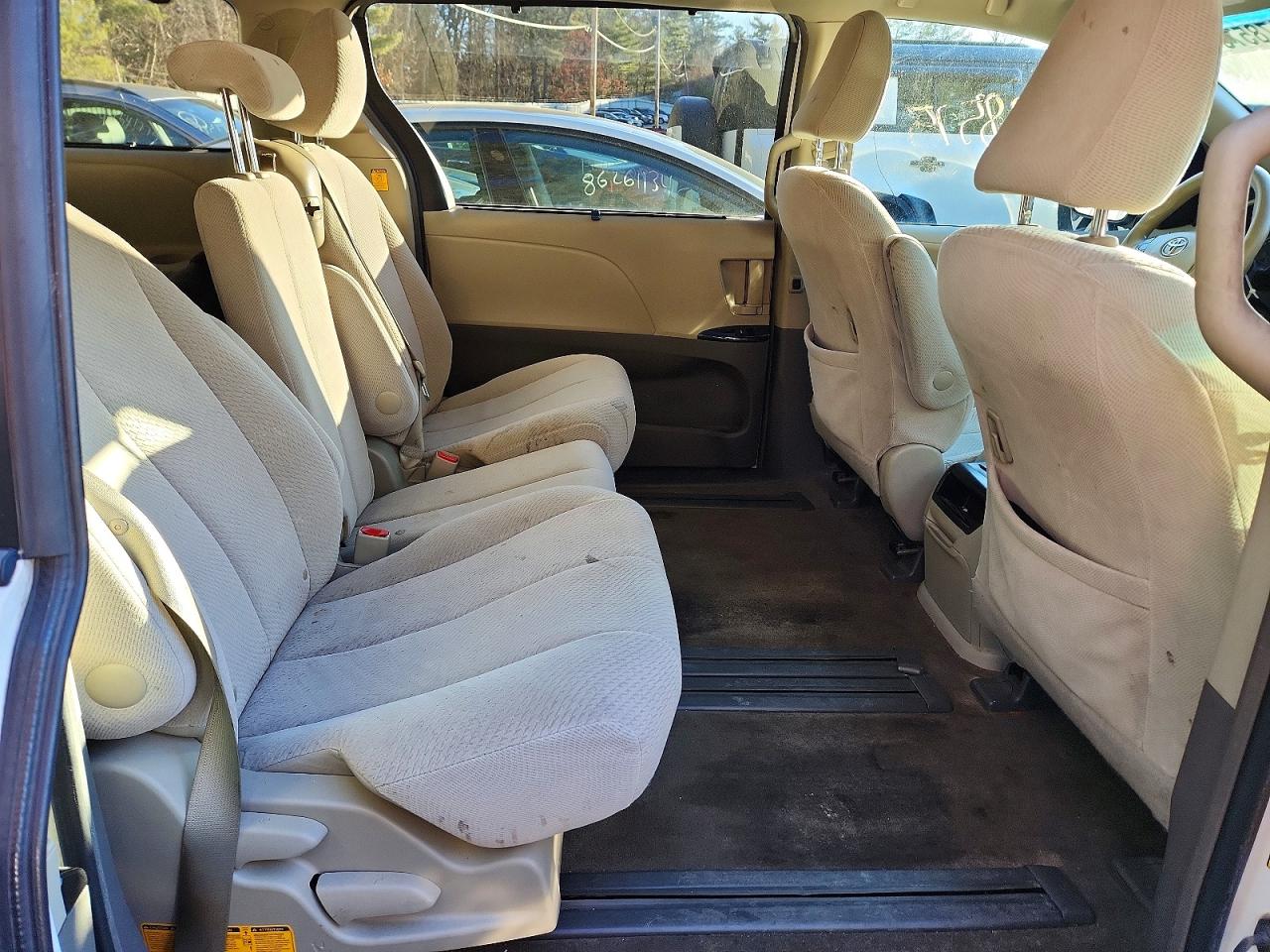 2013 TOYOTA SIENNA LE photo 11
