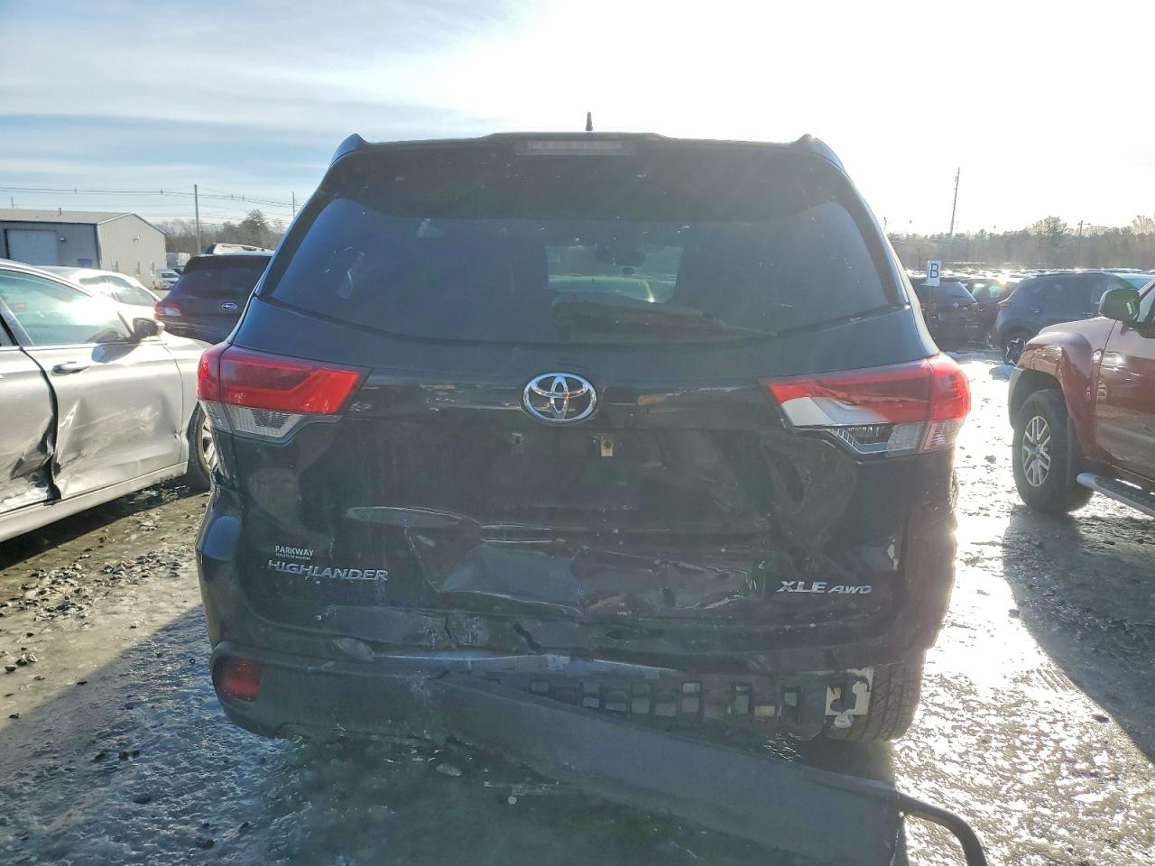 2019 TOYOTA HIGHLANDER SE photo 6