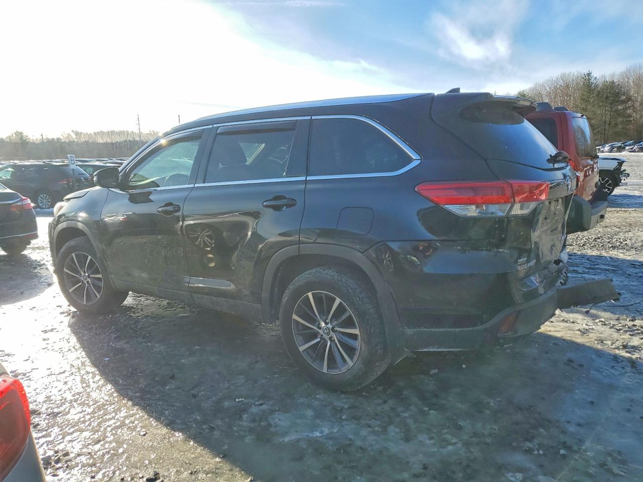 2019 TOYOTA HIGHLANDER SE photo 2