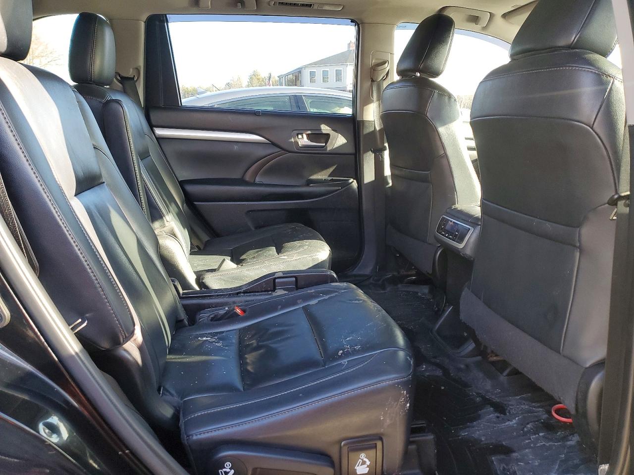2019 TOYOTA HIGHLANDER SE photo 11