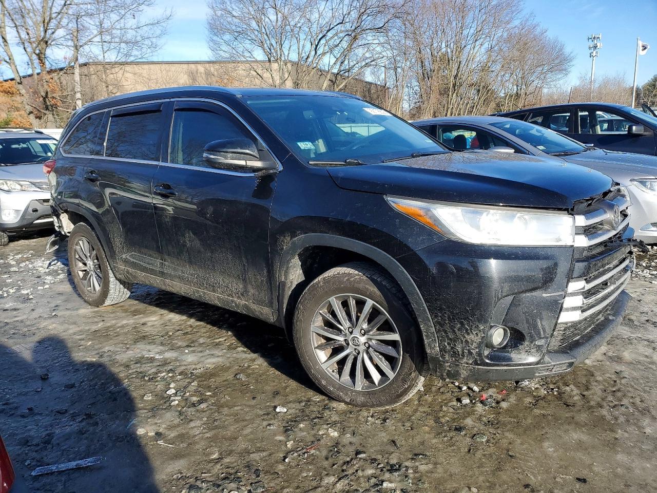 2019 TOYOTA HIGHLANDER SE photo 4