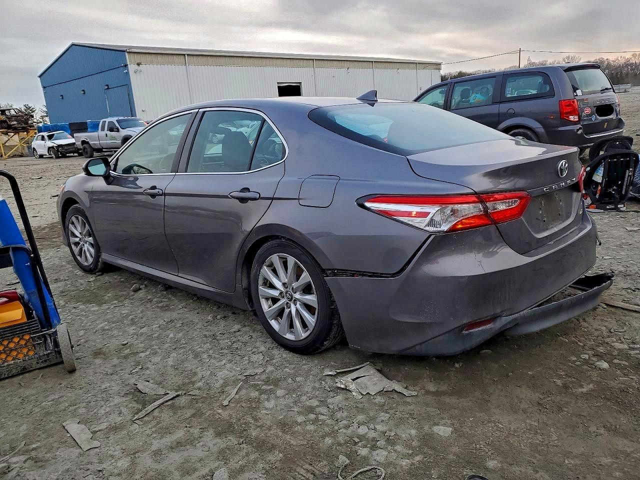 2019 TOYOTA CAMRY L photo 2