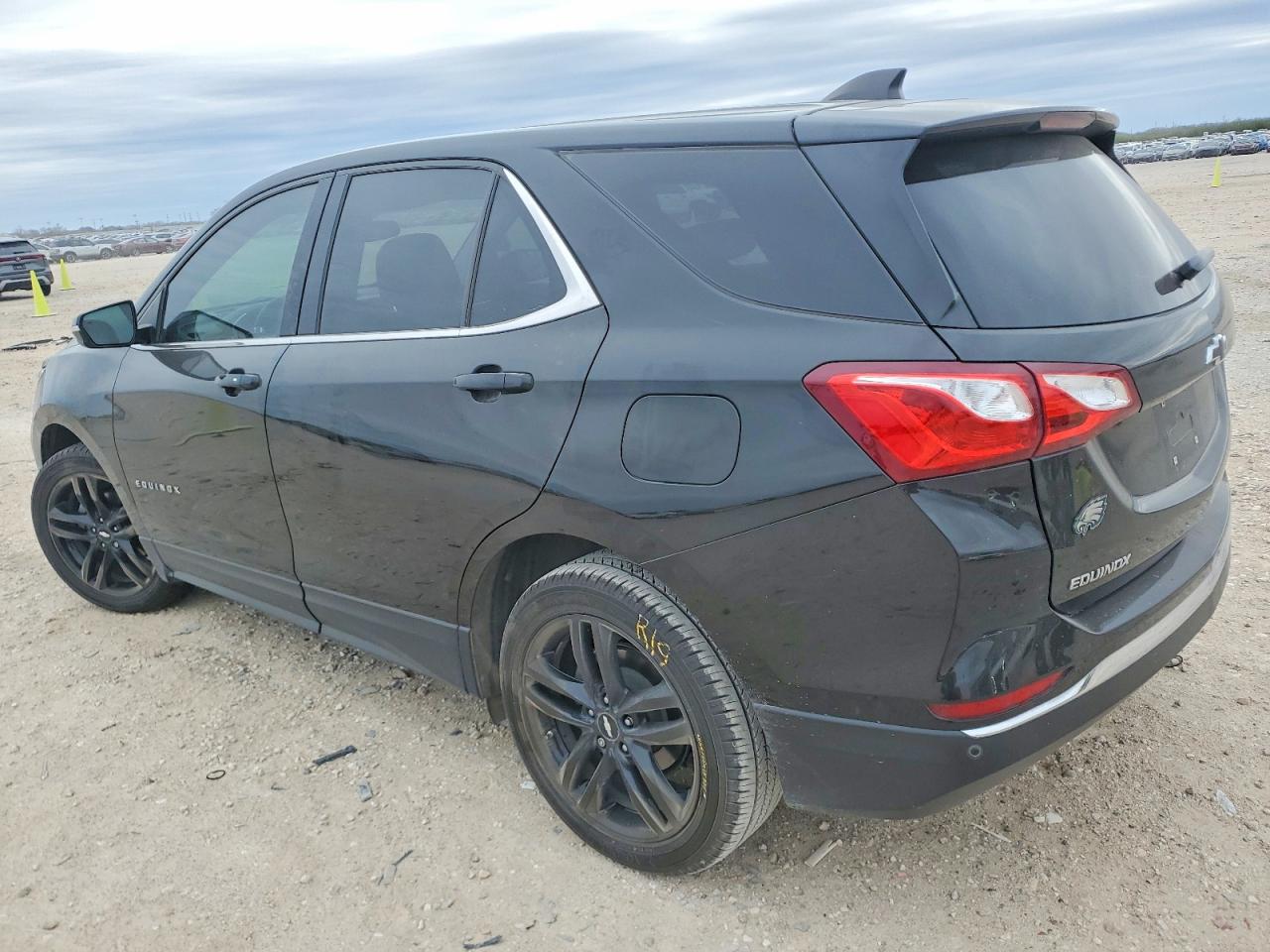 2020 CHEVROLET EQUINOX LT photo 2