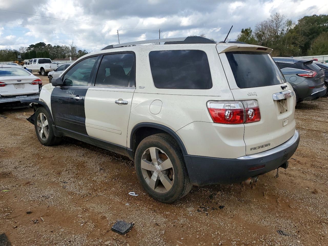 2011 GMC ACADIA SLT-1 photo 3
