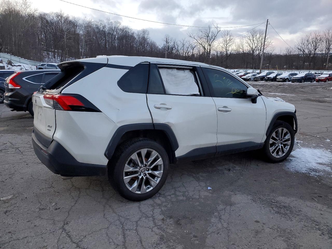 2021 TOYOTA RAV4 XLE PREMIUM photo 3