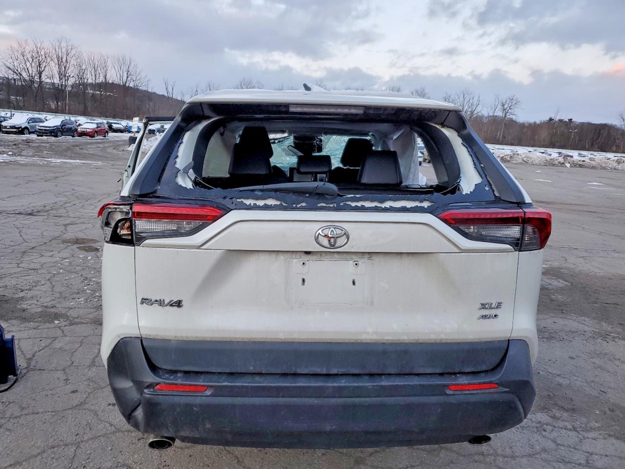 2021 TOYOTA RAV4 XLE PREMIUM photo 6