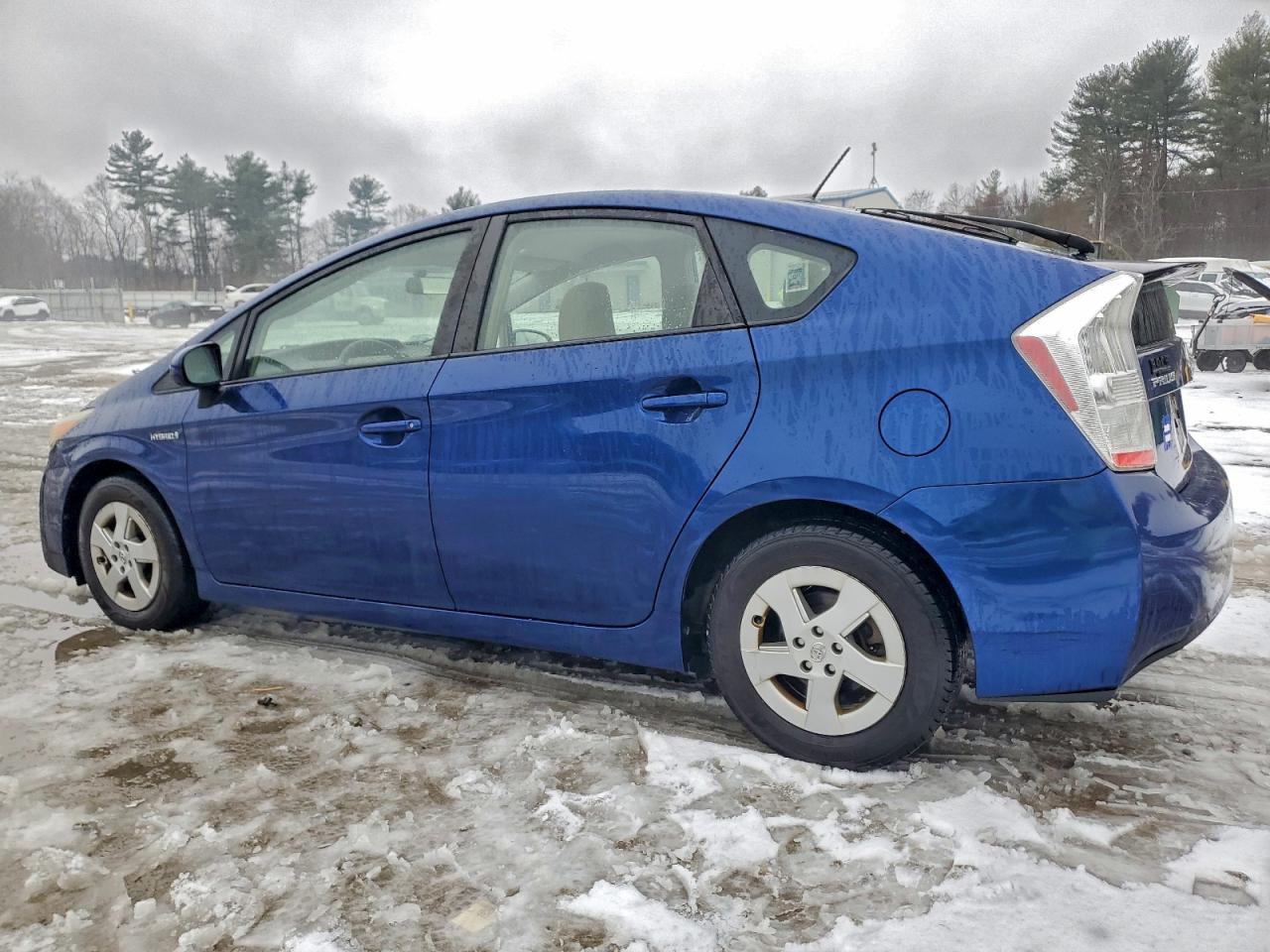 2010 TOYOTA PRIUS photo 2