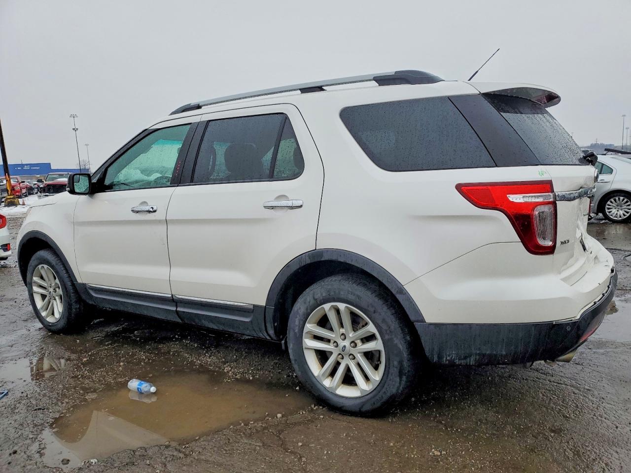 2015 FORD EXPLORER XLT photo 2