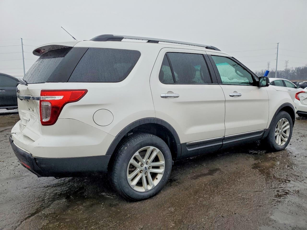 2015 FORD EXPLORER XLT photo 3