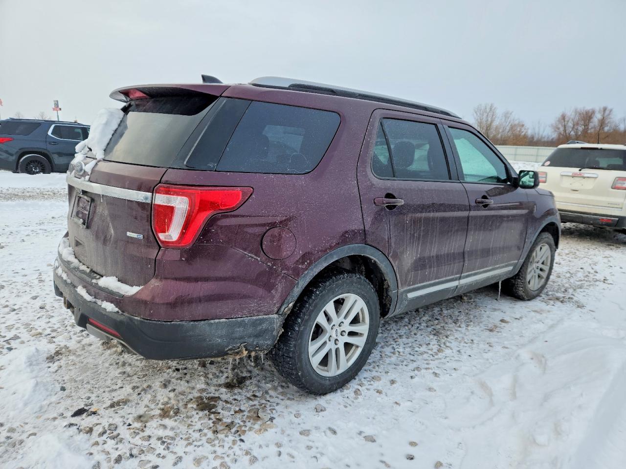 2018 FORD EXPLORER XLT photo 3