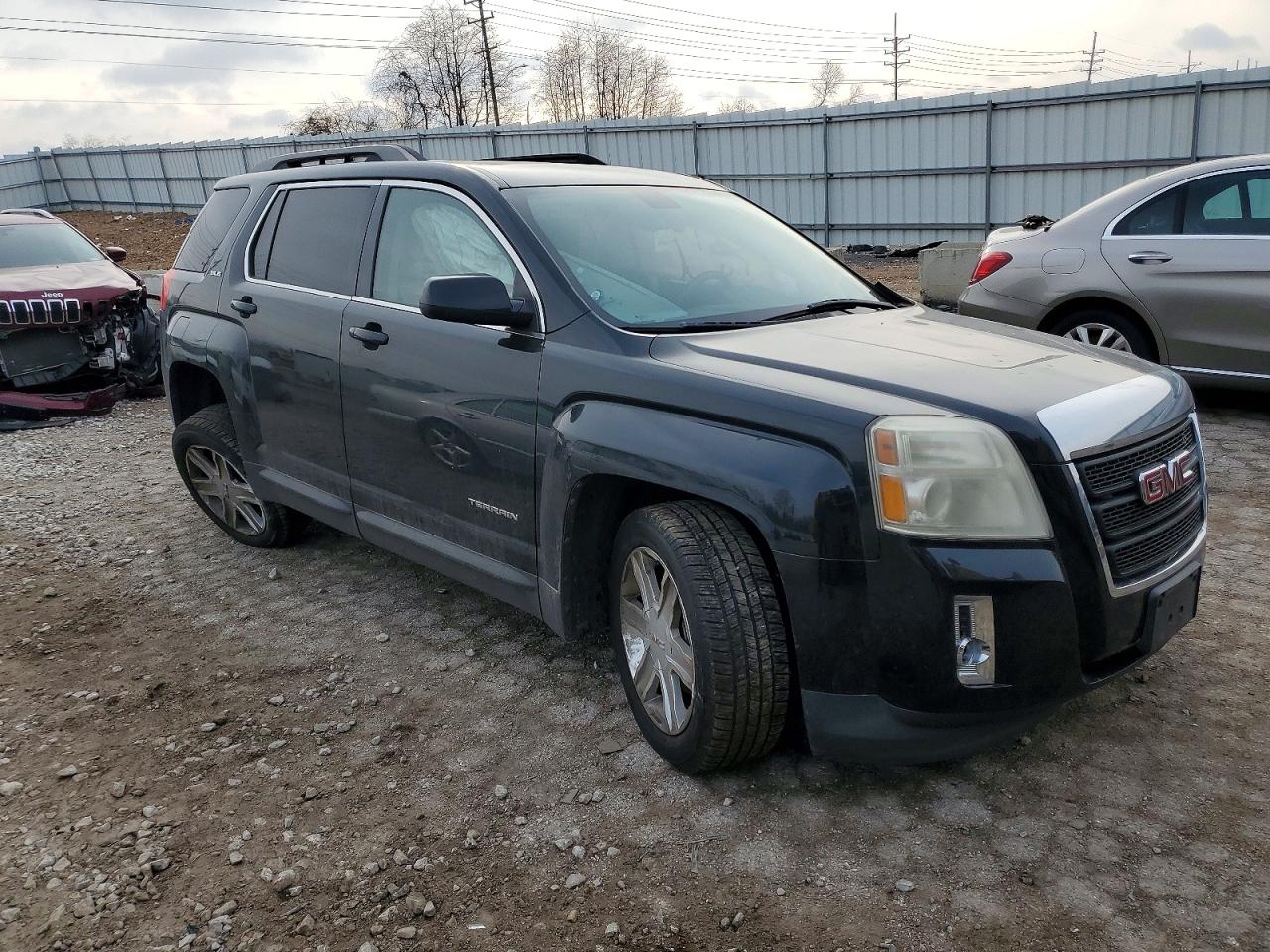 2011 GMC TERRAIN SLE photo 4