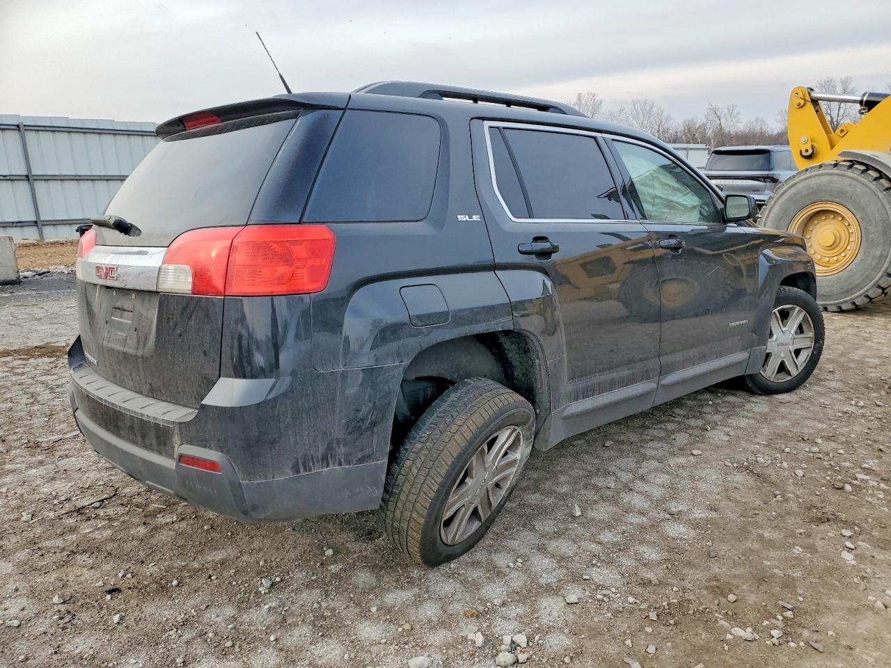 2011 GMC TERRAIN SLE photo 3