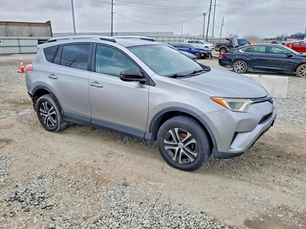 2016 TOYOTA RAV4 LE photo 4
