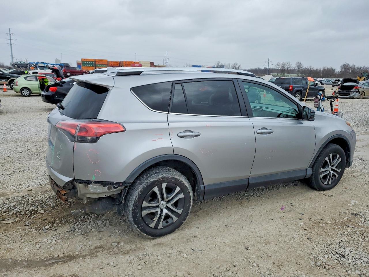 2016 TOYOTA RAV4 LE photo 3