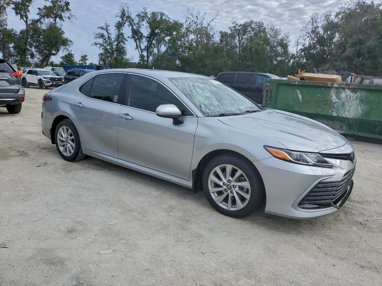 2021 TOYOTA CAMRY LE photo 4