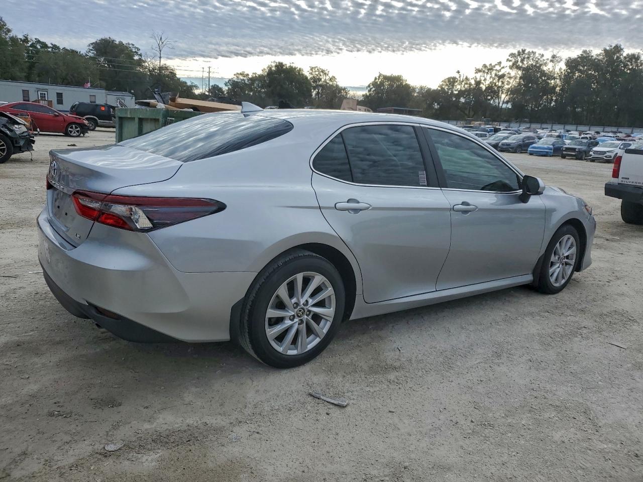 2021 TOYOTA CAMRY LE photo 3