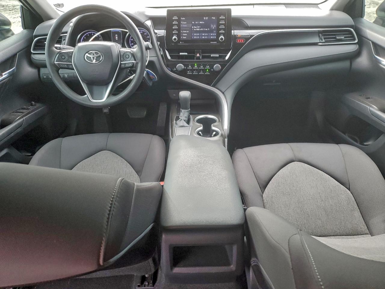 2021 TOYOTA CAMRY LE photo 8