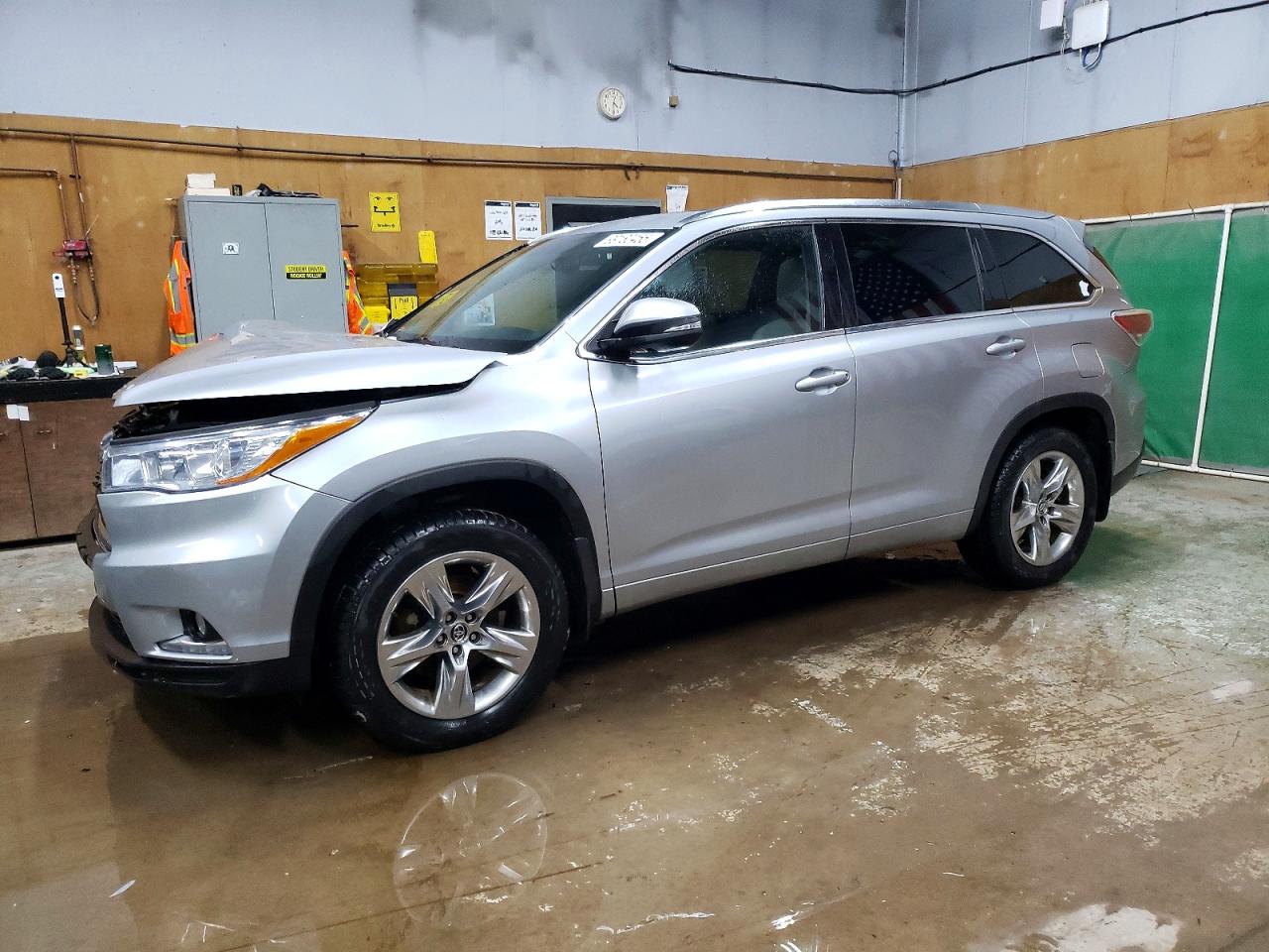 2016 TOYOTA HIGHLANDER