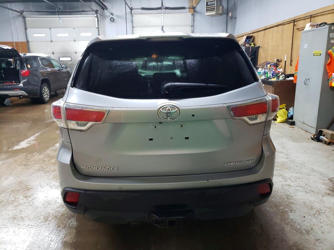 2016 TOYOTA HIGHLANDER LIMITED photo 6