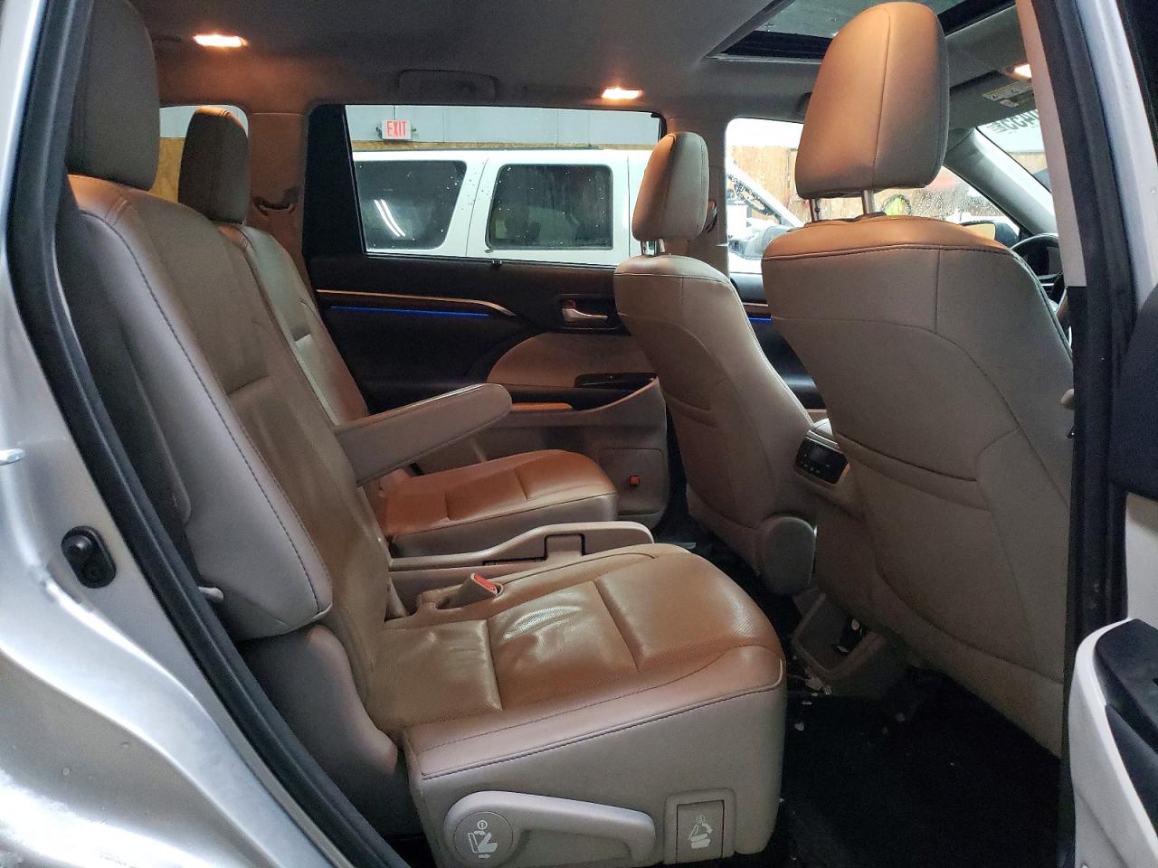 2016 TOYOTA HIGHLANDER LIMITED photo 11
