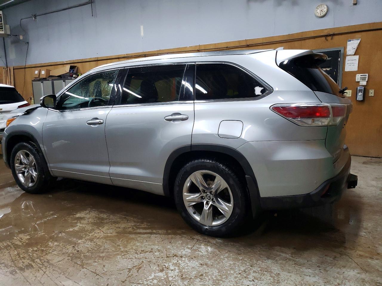2016 TOYOTA HIGHLANDER LIMITED photo 2