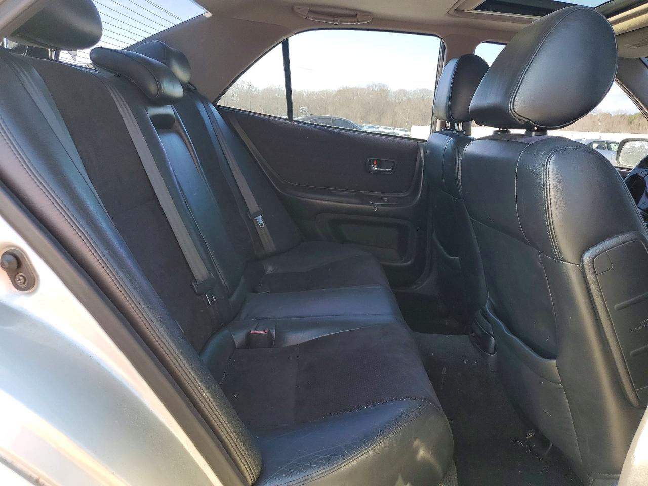 2001 LEXUS IS 300 photo 10