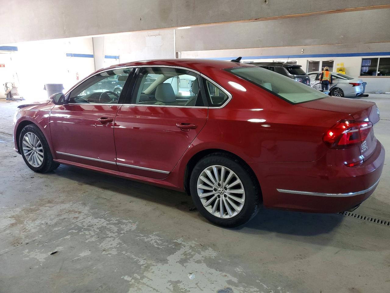 2017 VOLKSWAGEN PASSAT SE photo 2