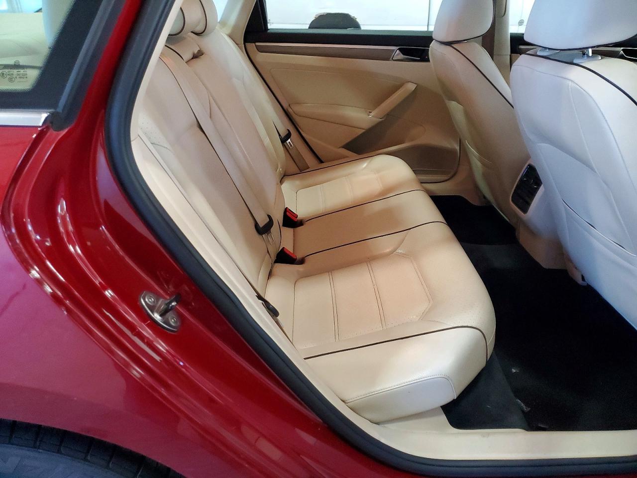 2017 VOLKSWAGEN PASSAT SE photo 10