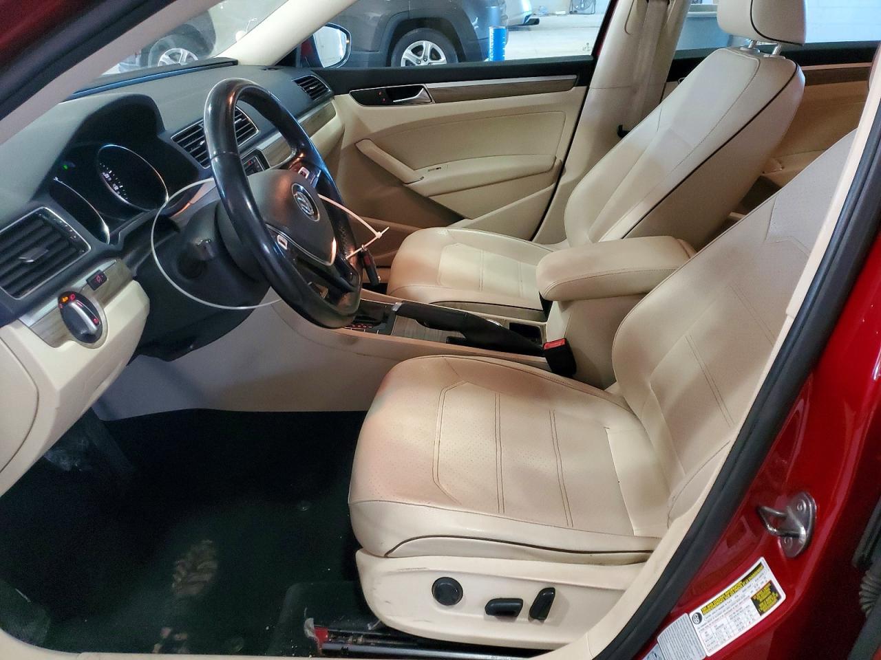2017 VOLKSWAGEN PASSAT SE photo 7